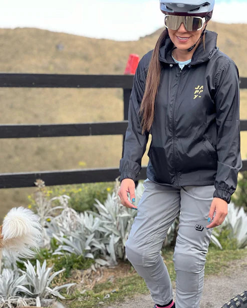 Rompevientos Mujer_Ropa Ciclismo Colombia