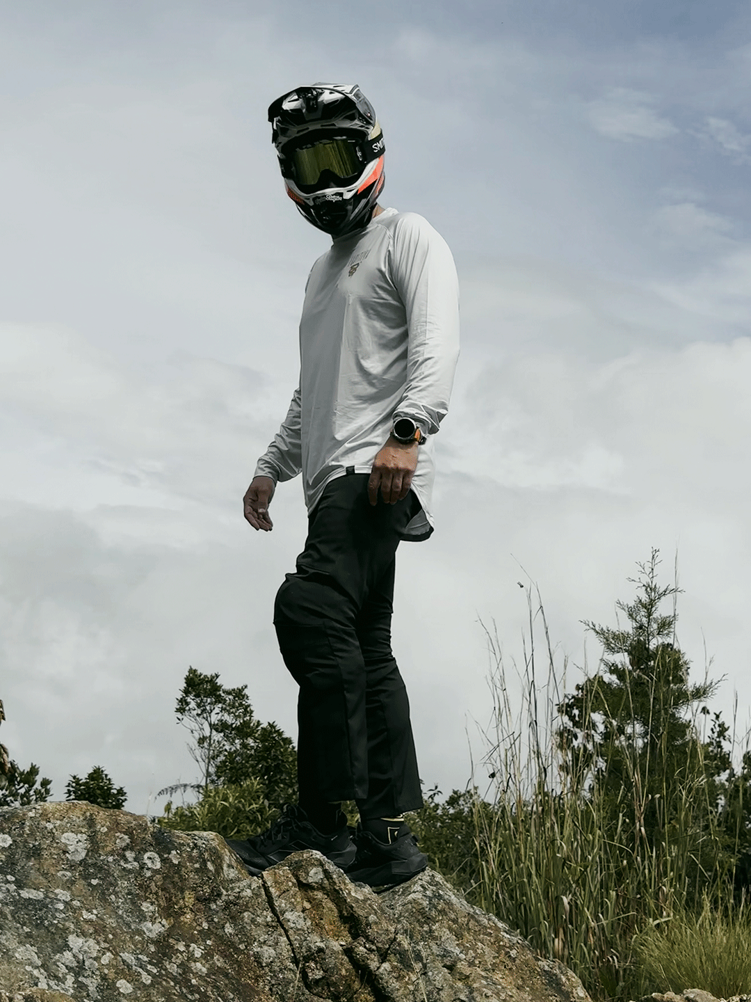 Jersey manga larga técnico con transporte de humedad blanco