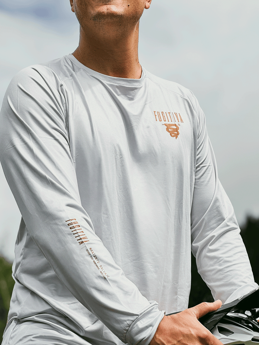 Jersey manga larga técnico con transporte de humedad foto frontal.