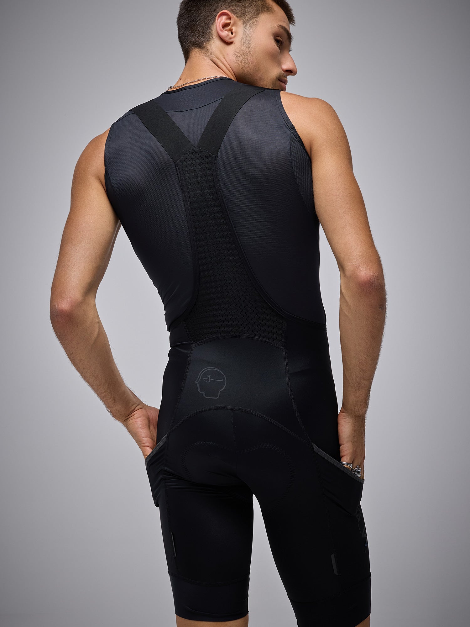 Pantaloneta ciclismo hombre Pantaloneta Ciclismo Givelo ESSNTL Cargo Black Hombre Givelo — ropa ciclismo colombiana