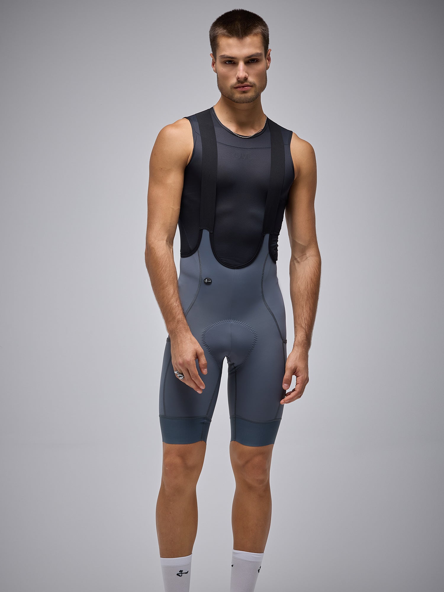 Pantaloneta ciclismo hombre Pantaloneta Ciclismo Givelo ESSNTL Cargo Grey Hombre Givelo — ropa ciclismo colombiana