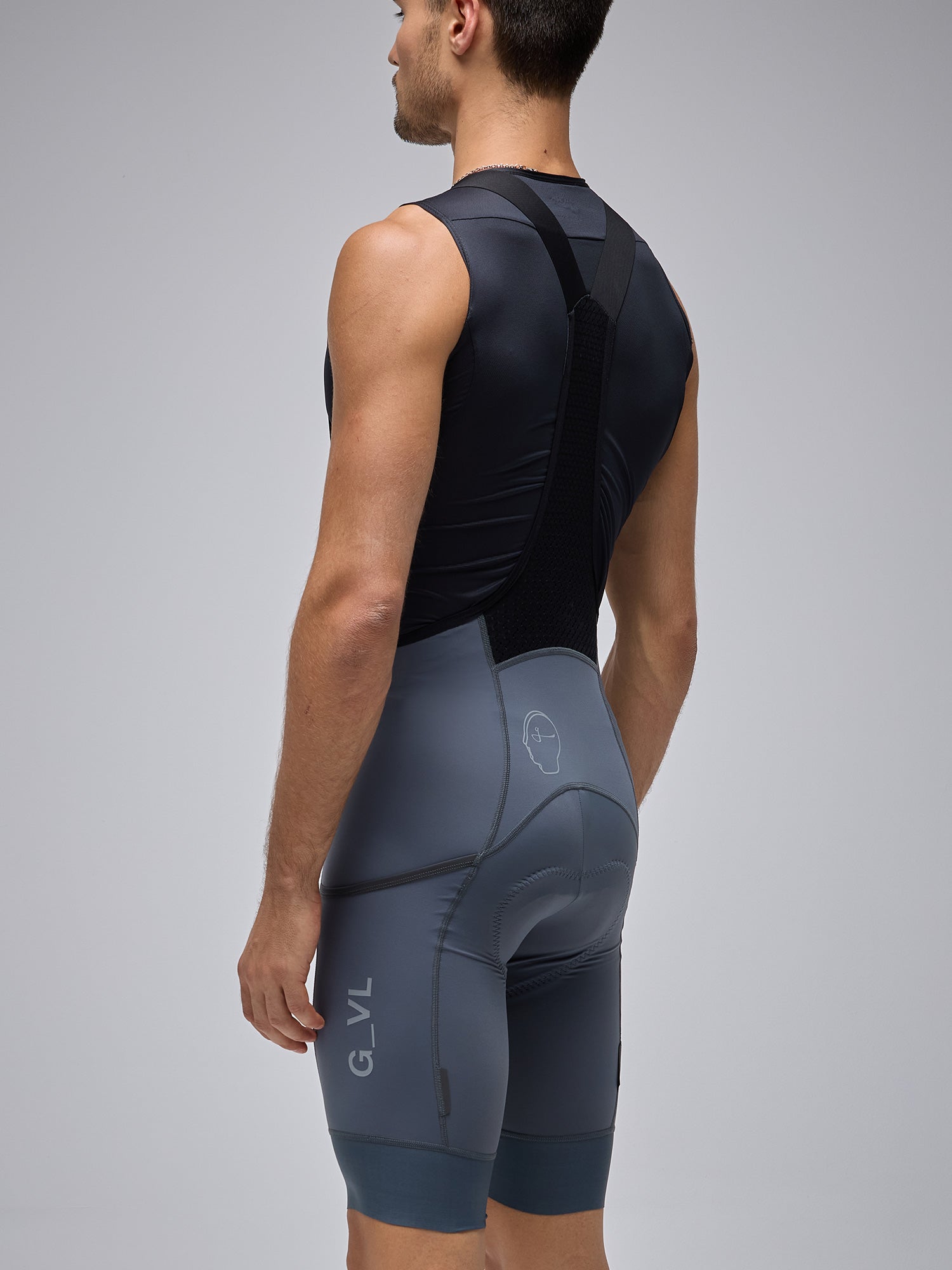 Pantaloneta ciclismo hombre Pantaloneta Ciclismo Givelo ESSNTL Cargo Grey Hombre Givelo — ropa ciclismo colombiana