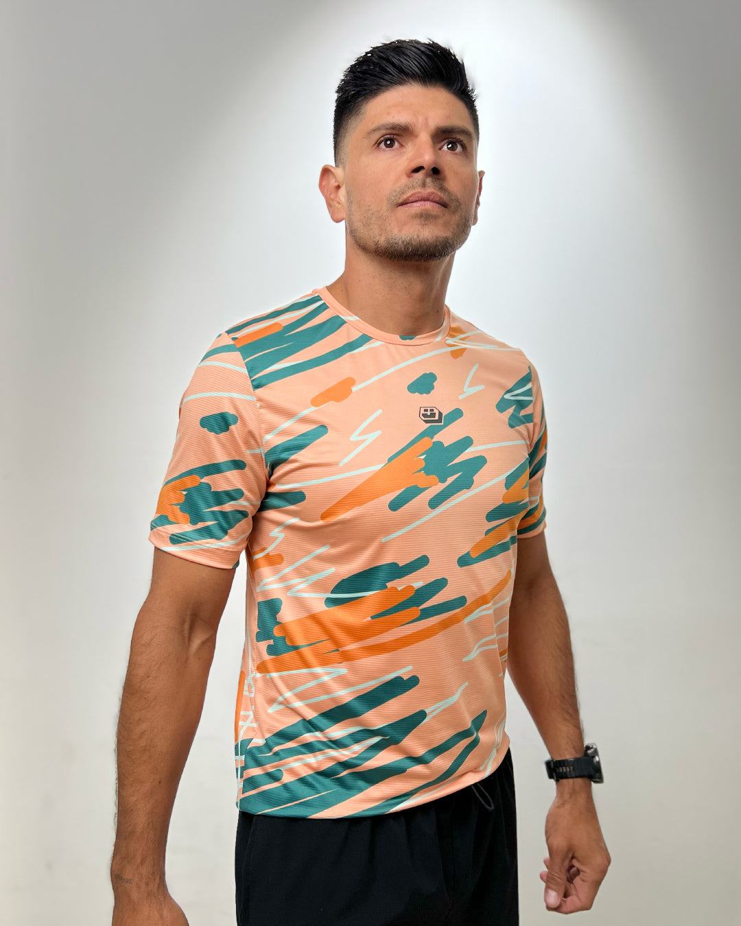 Corredor con Jersey Running graffiti coral para hombre, vista frontal completa