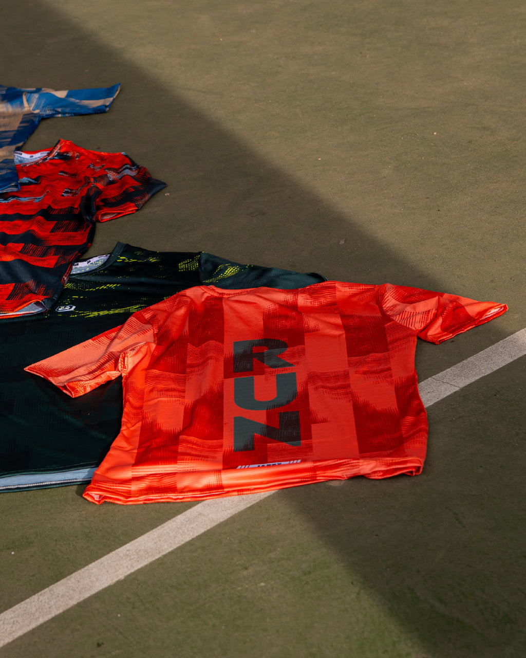 Detalle Jersey Running ultimate salmón para mujer, vista trasera completa