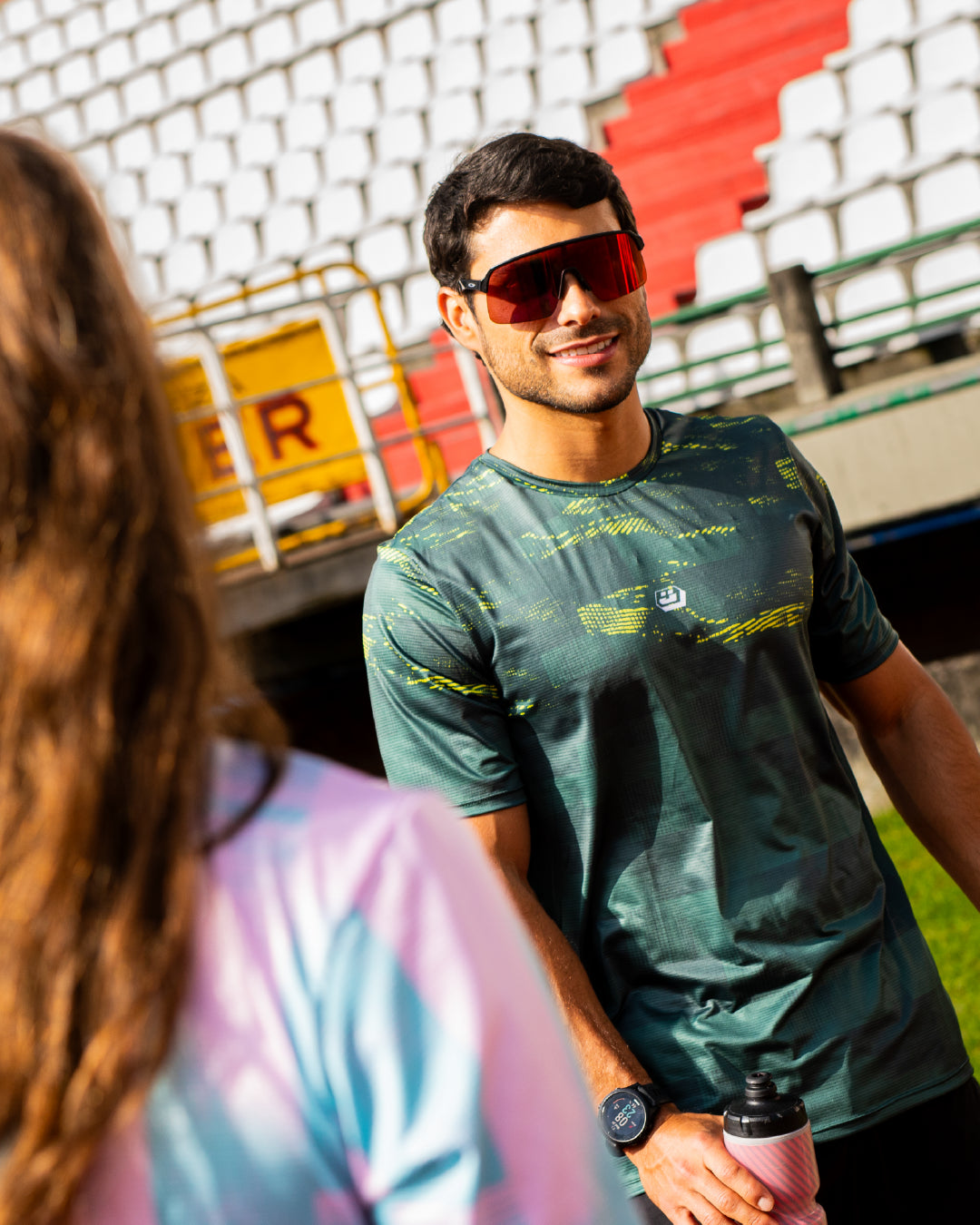 Corredor con Jersey Running Ultimate verde para hombre, vista detalle frontal completa