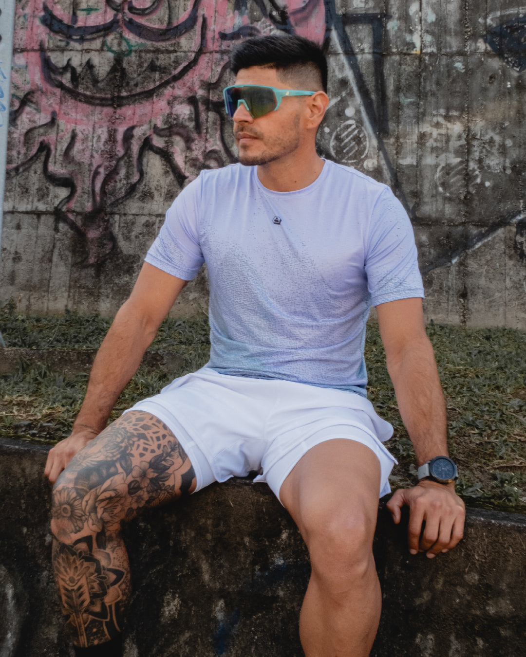 Pantaloneta Running Momentum blanca para hombre, vista frontal completa