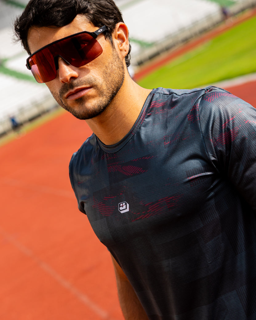 Jersey Running Ultimate negro para hombre, vista frontal completa.