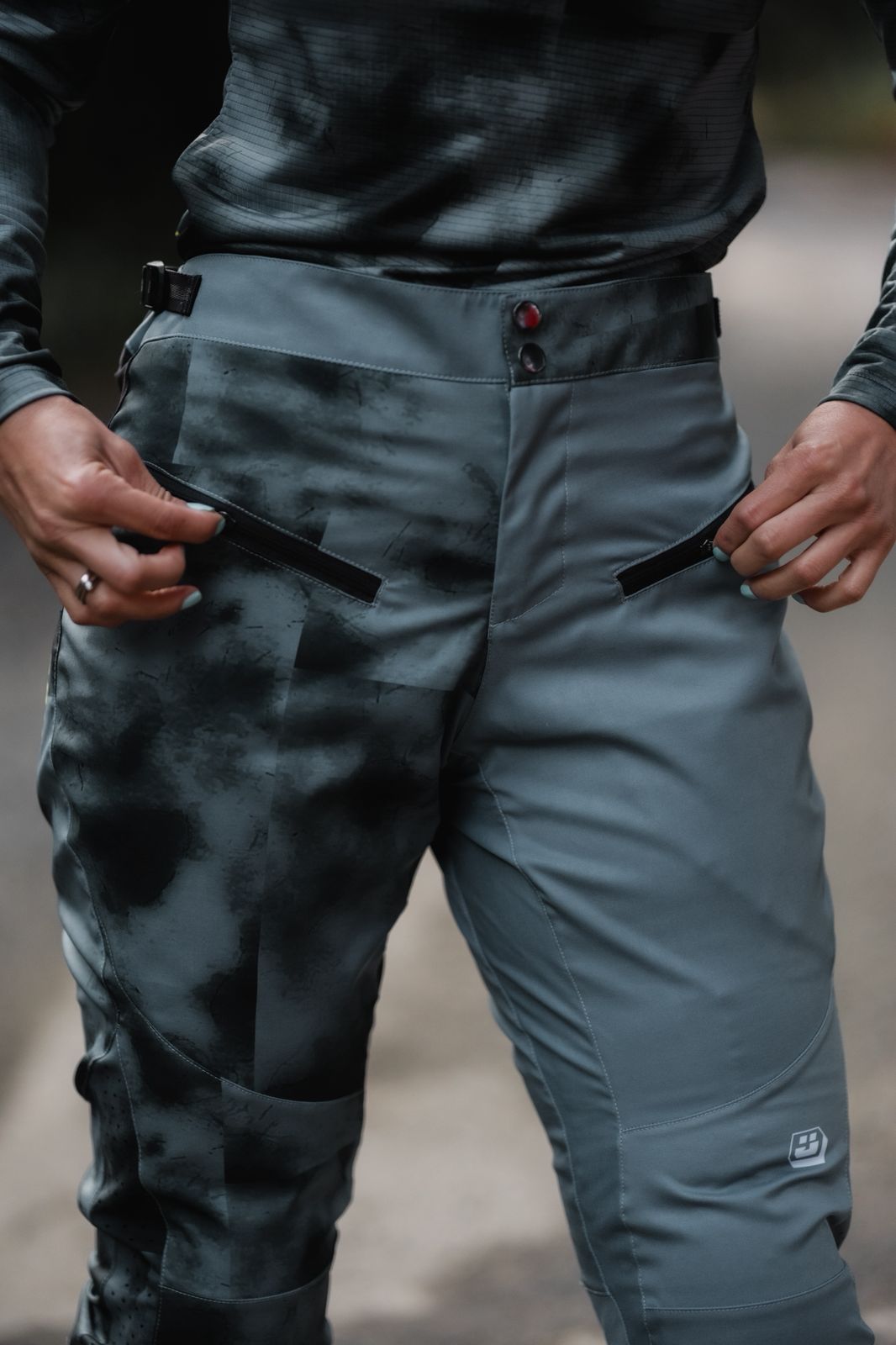 Pantalón smoky black – Mujer