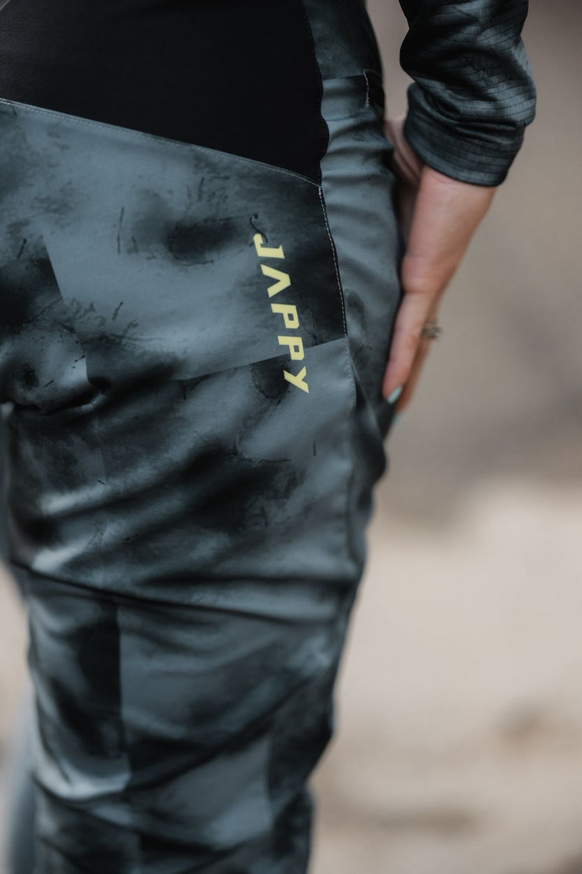 Pantalón smoky black – Mujer