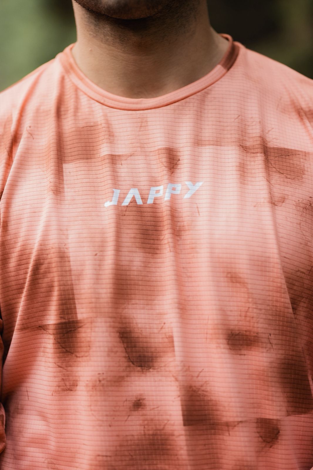 Jersey MTB para hombre con transporte de humedad, secado rápido y protección UV. Ligero, cómodo y diseñado en Colombia para rutas exigentes.