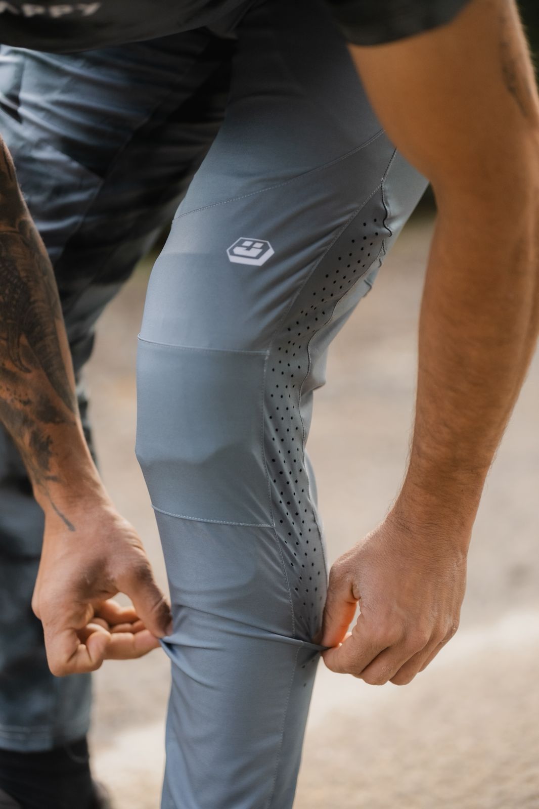 Detalle frontal del Pantalón Humo Smoky Black Hombre ropa MTB Jappy