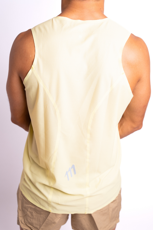 Imagen de Running tank élite illuminati hombre con sin mangas. corredor con vista trasera