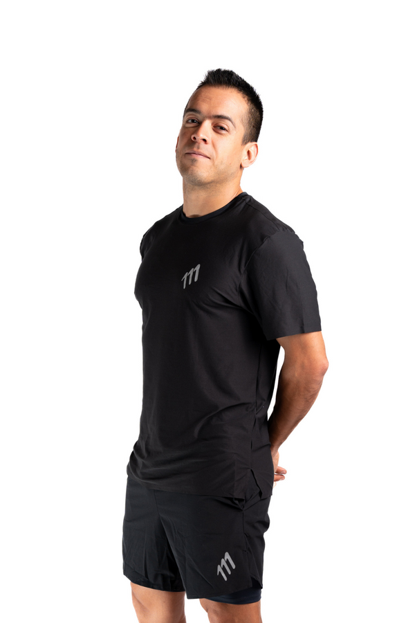Imagen de Running tee élite negra hombre color negro. corredor frontal