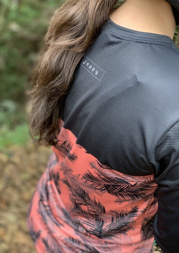 Jersey MTB mujer color rosa y textura tropical
