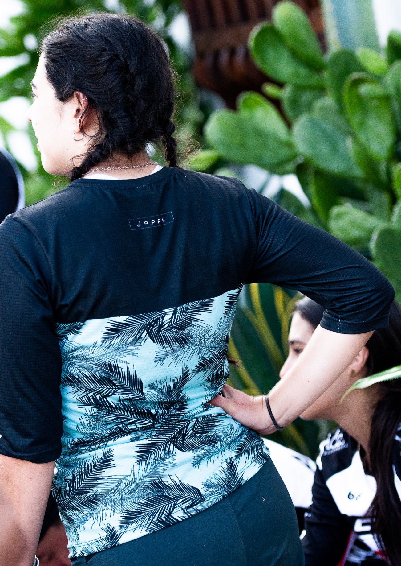 Ropa Ciclismo Mujer_jersey para mujer MTB color azul textura tropical